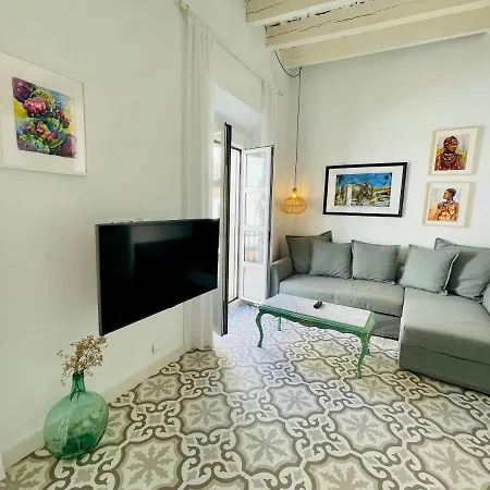 Modern In The Centre, La Alameda
