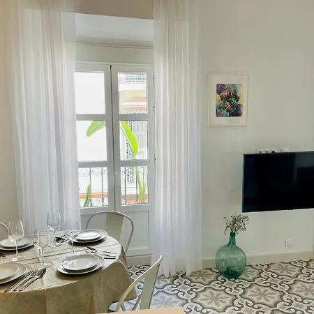 Modern In The Centre, La Alameda Appartement *